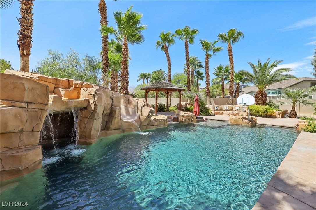 8361 Las Lunas Way