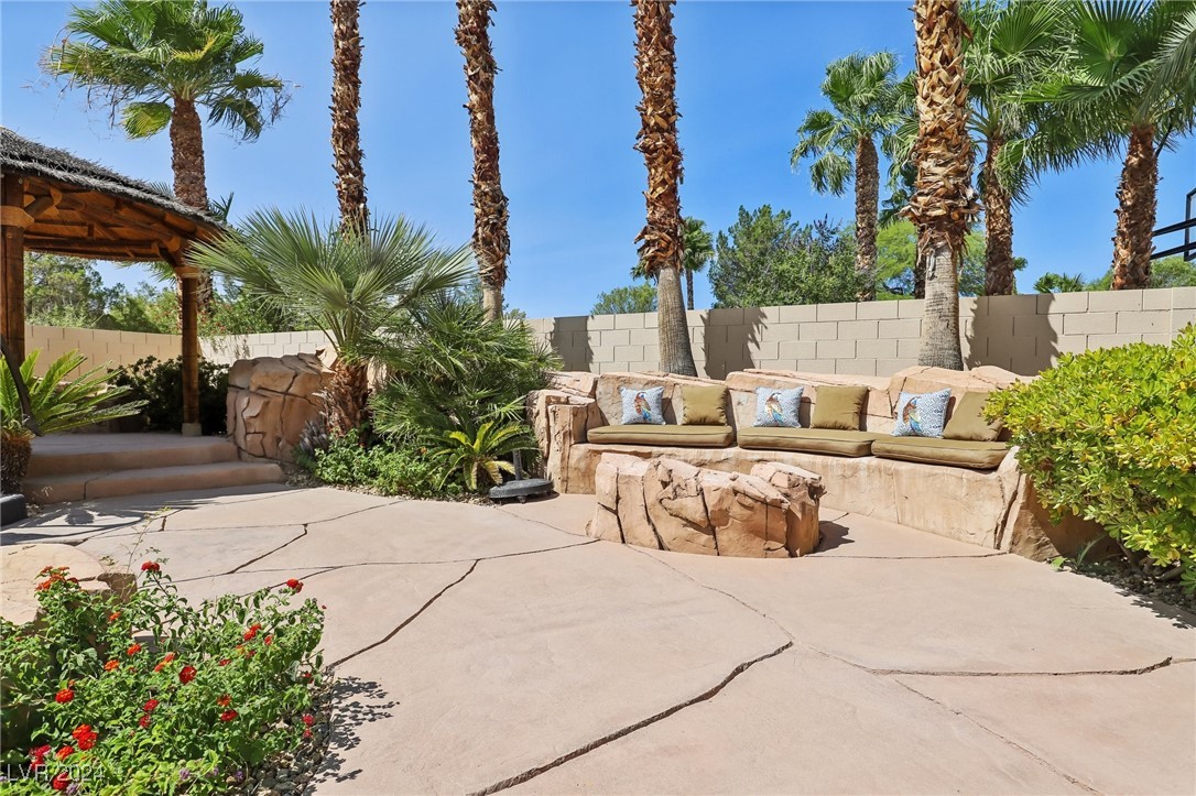 8361 Las Lunas Way