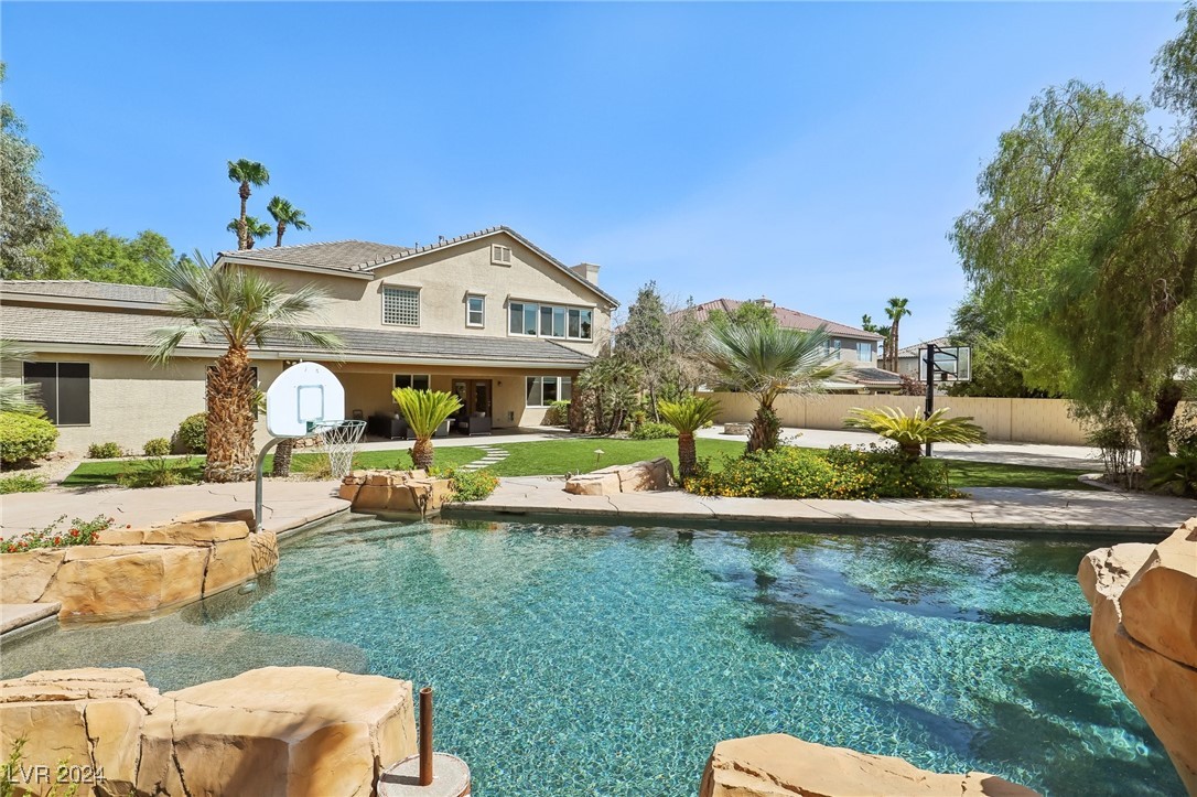 8361 Las Lunas Way