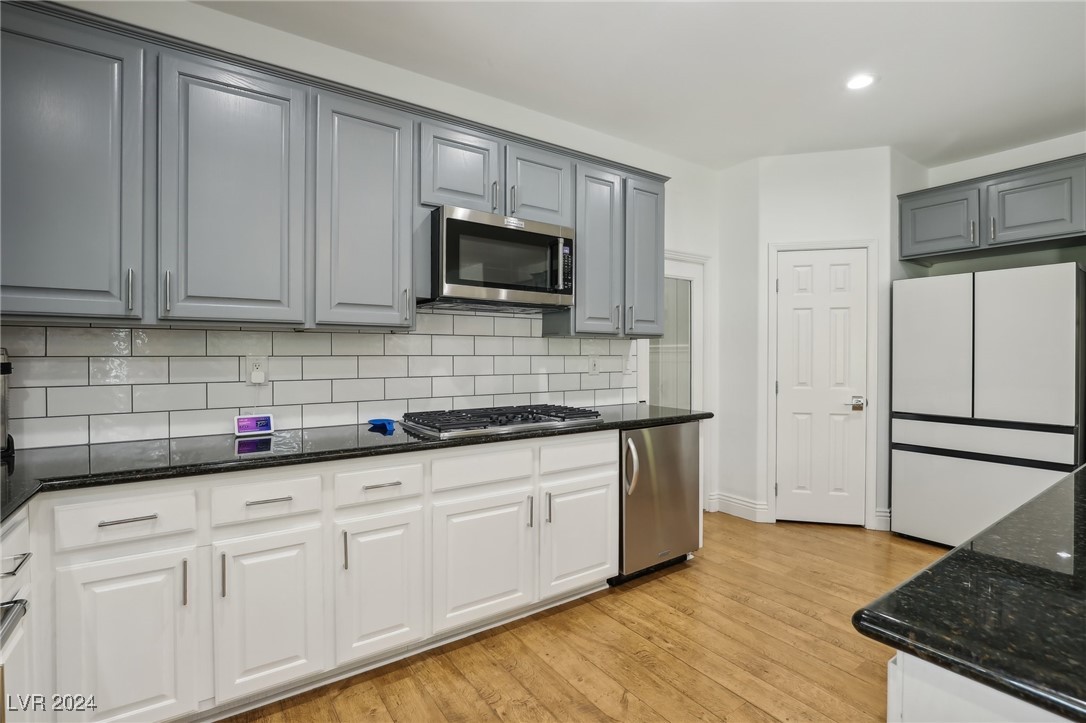 8361 Las Lunas Way