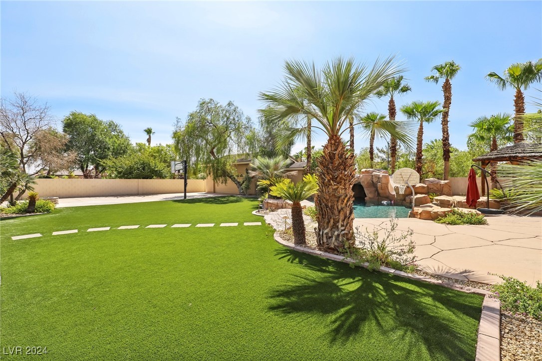 8361 Las Lunas Way