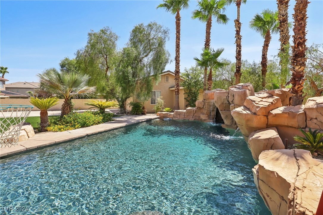8361 Las Lunas Way