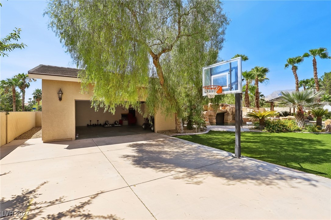 8361 Las Lunas Way
