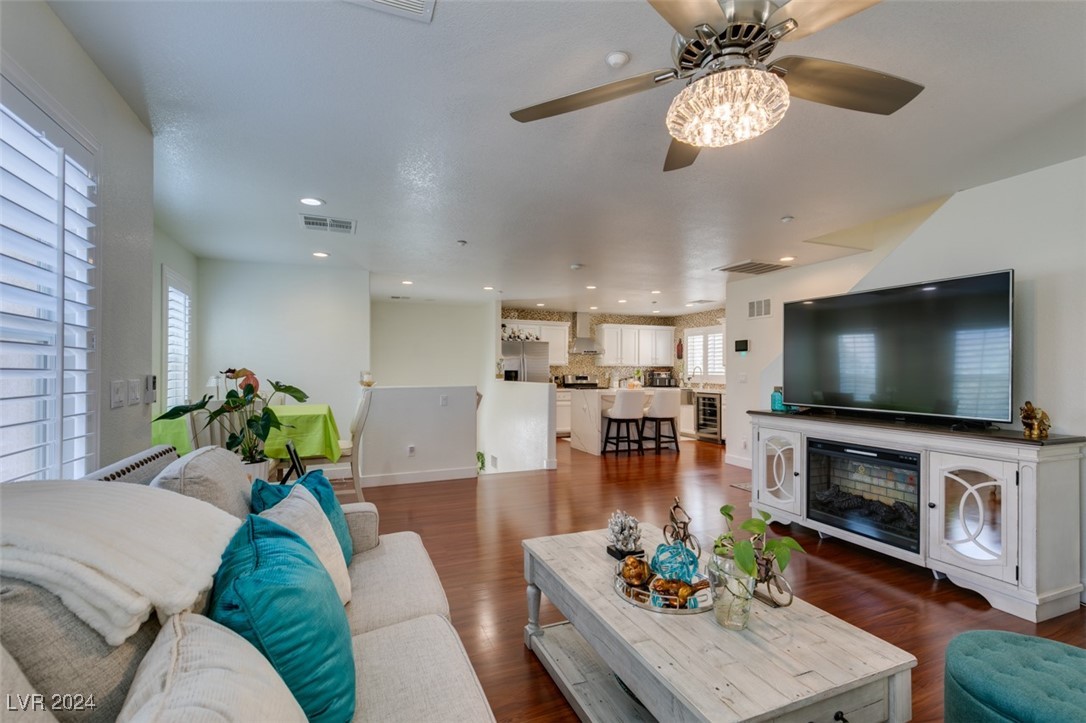 8952 Amy Olivia Avenue