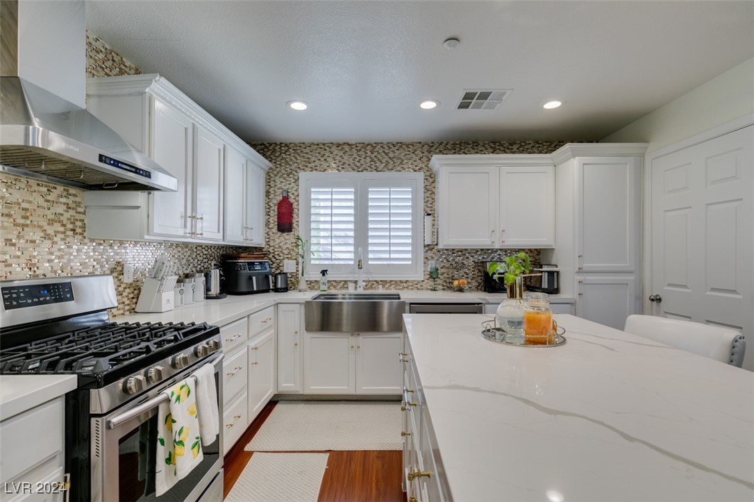 8952 Amy Olivia Avenue