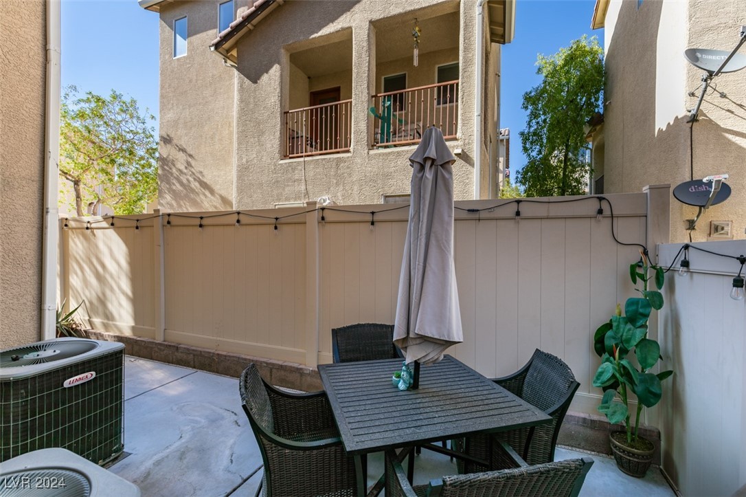 8952 Amy Olivia Avenue