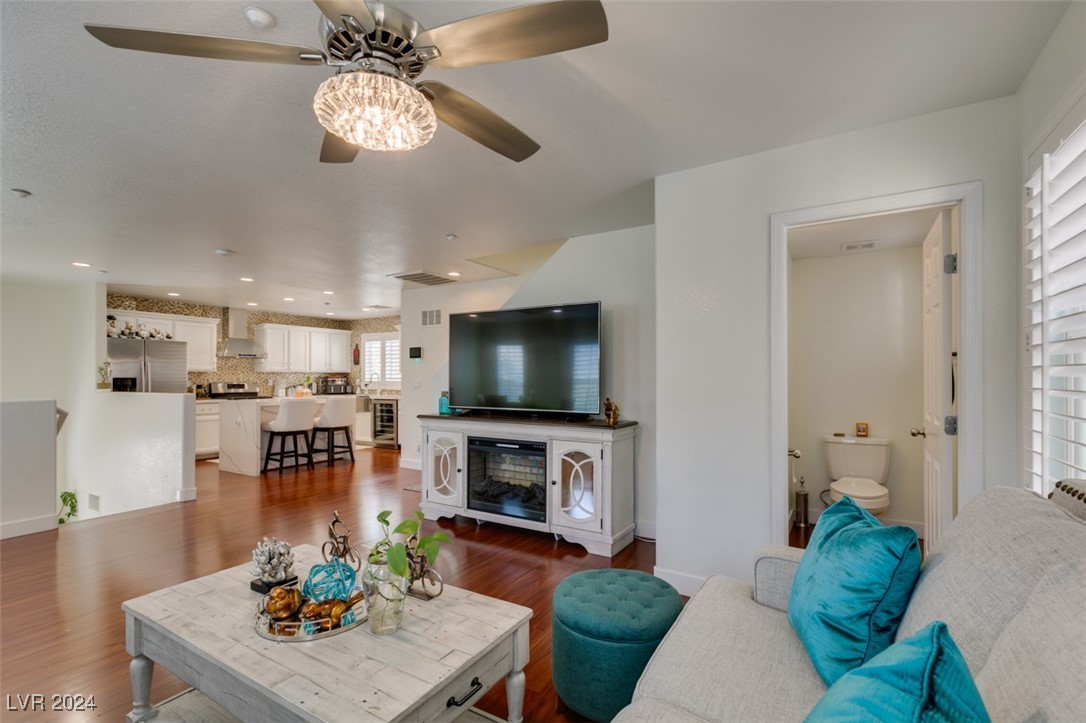 8952 Amy Olivia Avenue