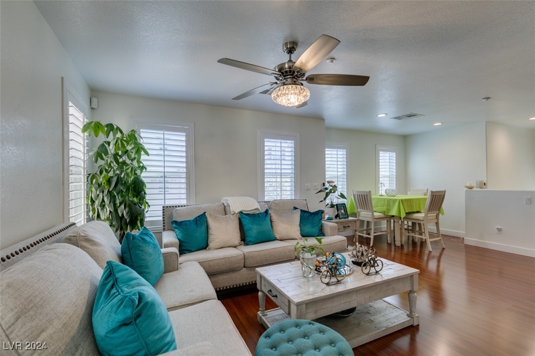 8952 Amy Olivia Avenue