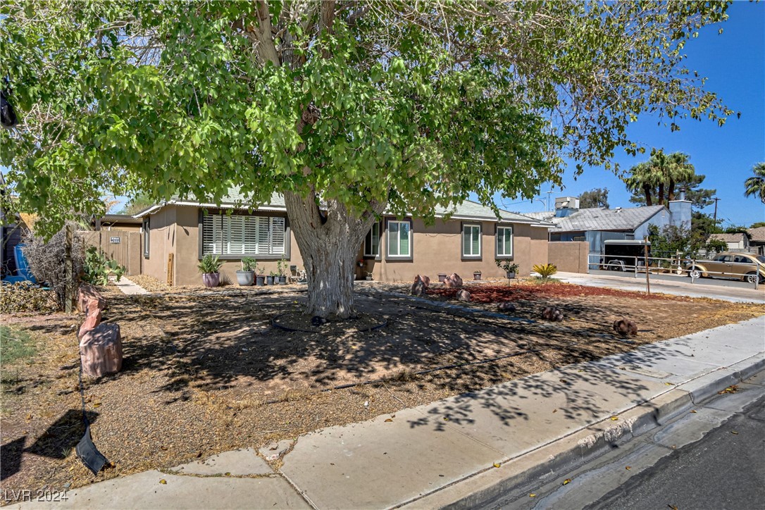 612 Essex West Drive