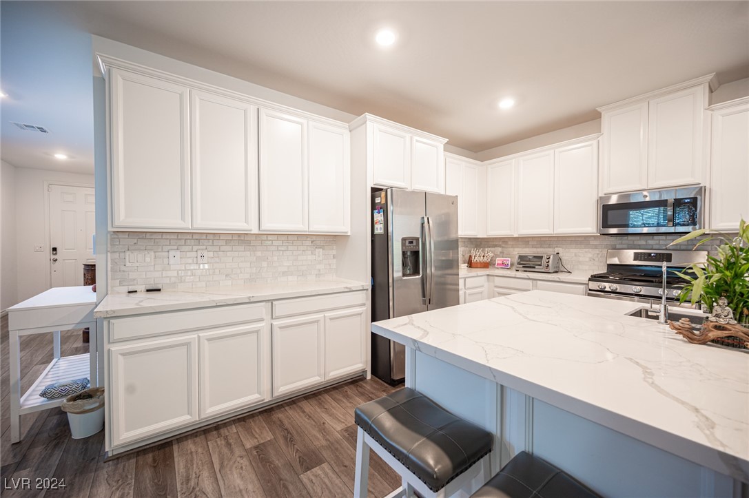 9757 Aaron Lo Street