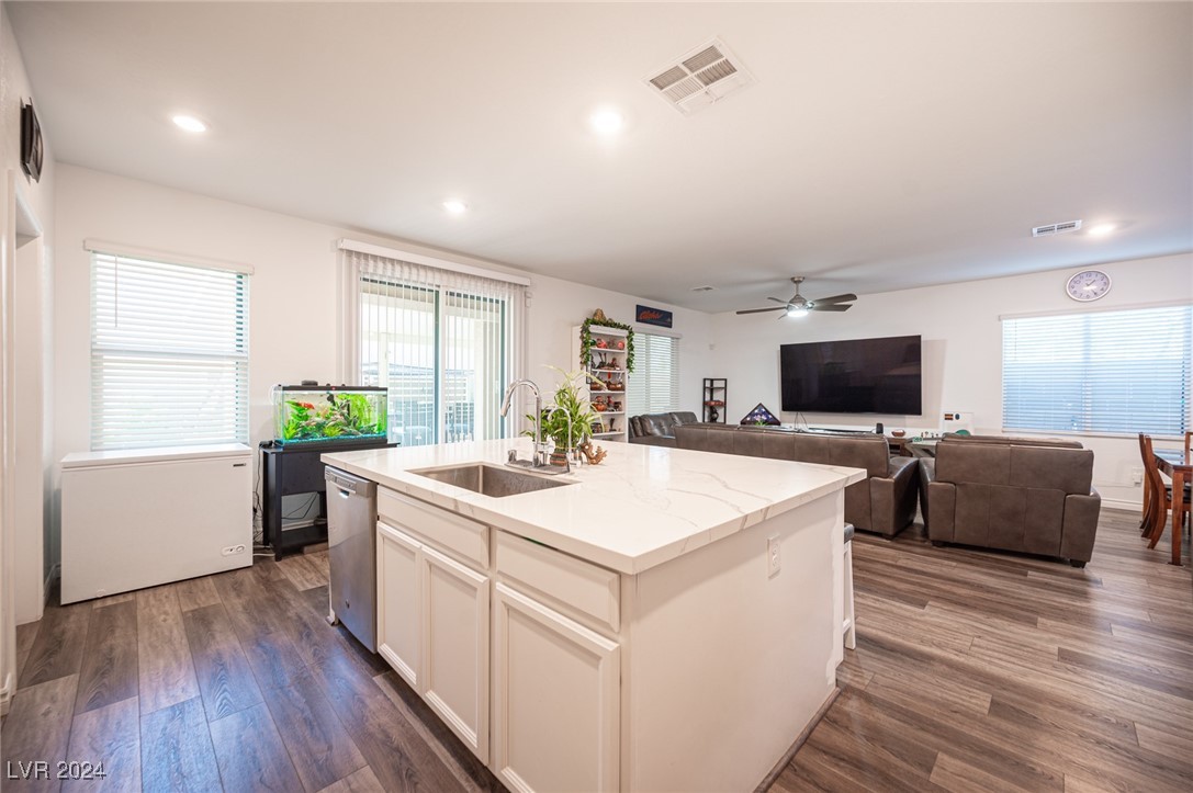 9757 Aaron Lo Street