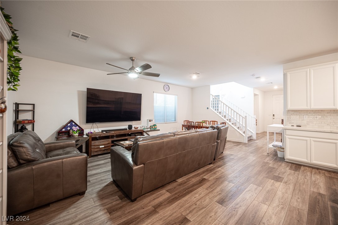 9757 Aaron Lo Street