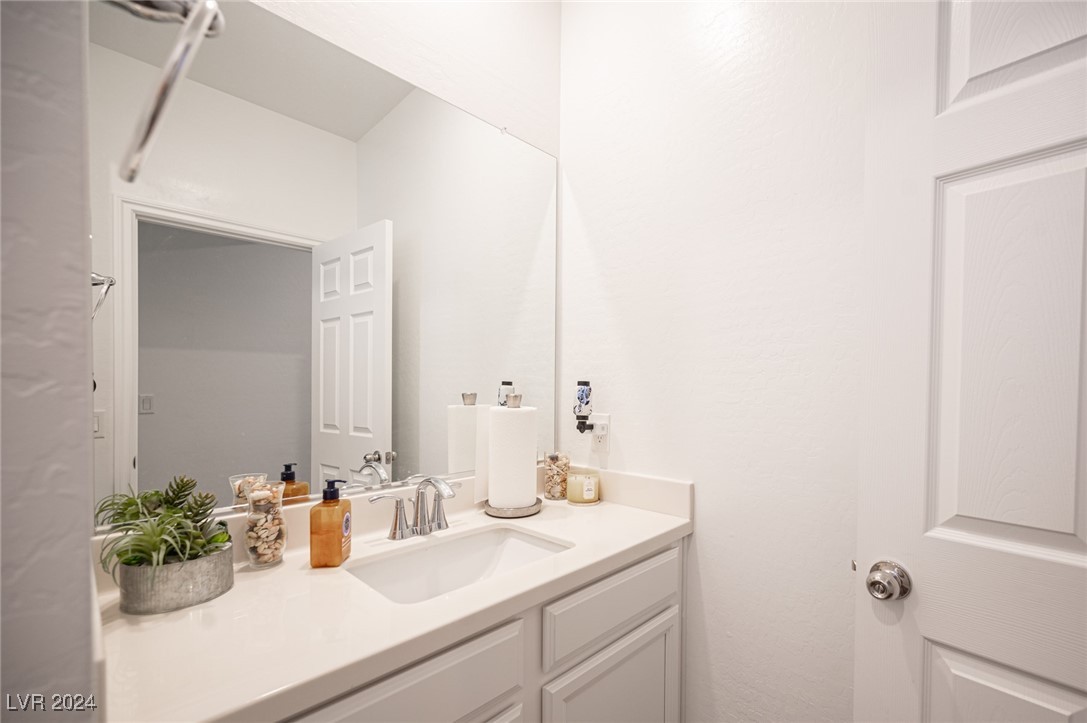 9757 Aaron Lo Street