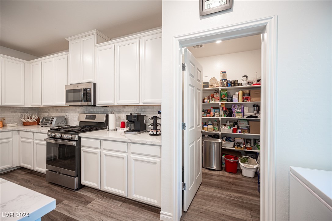 9757 Aaron Lo Street