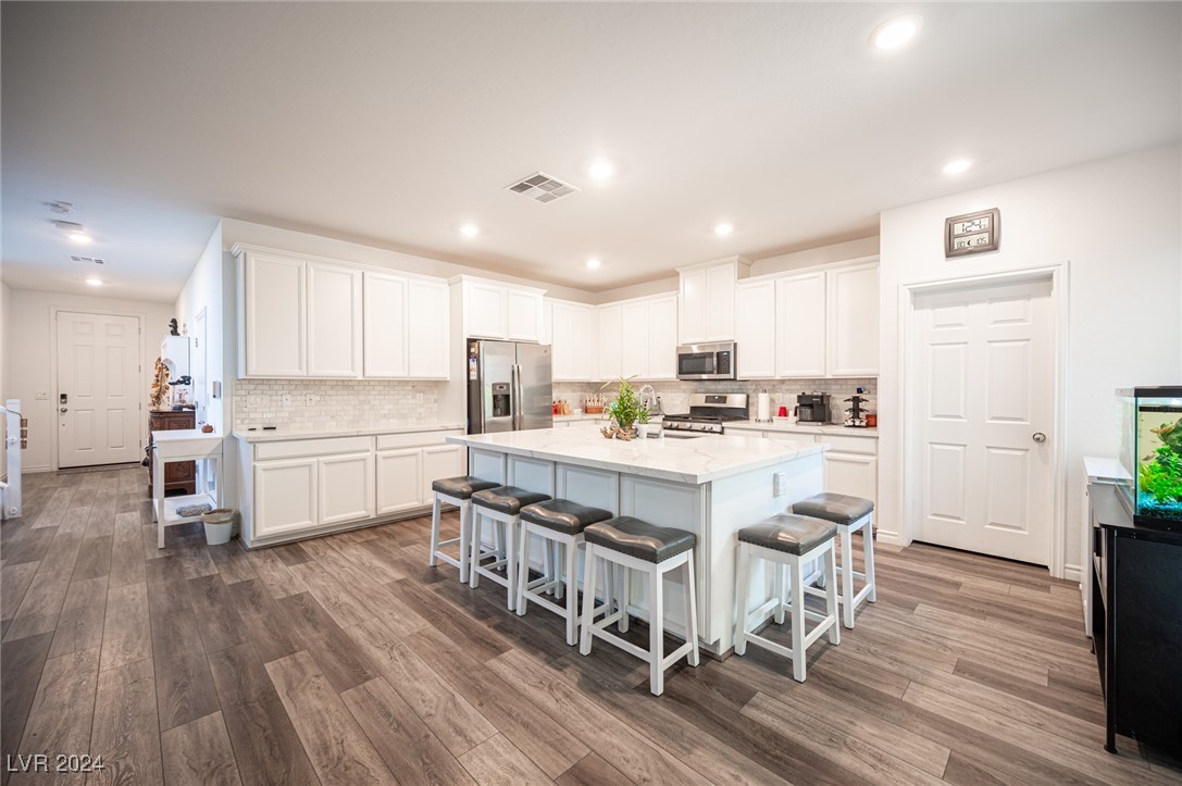 9757 Aaron Lo Street