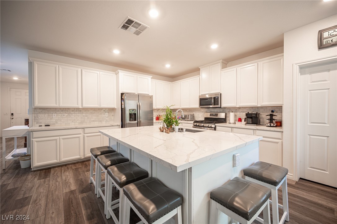 9757 Aaron Lo Street