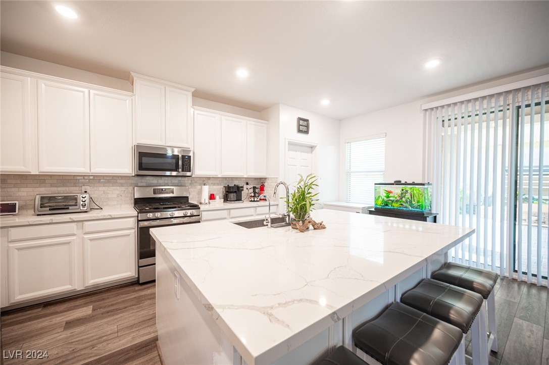 9757 Aaron Lo Street
