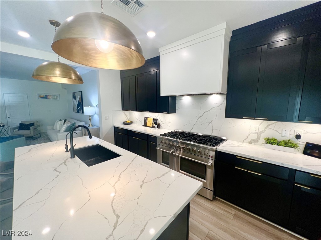 7081 Range Valley Street