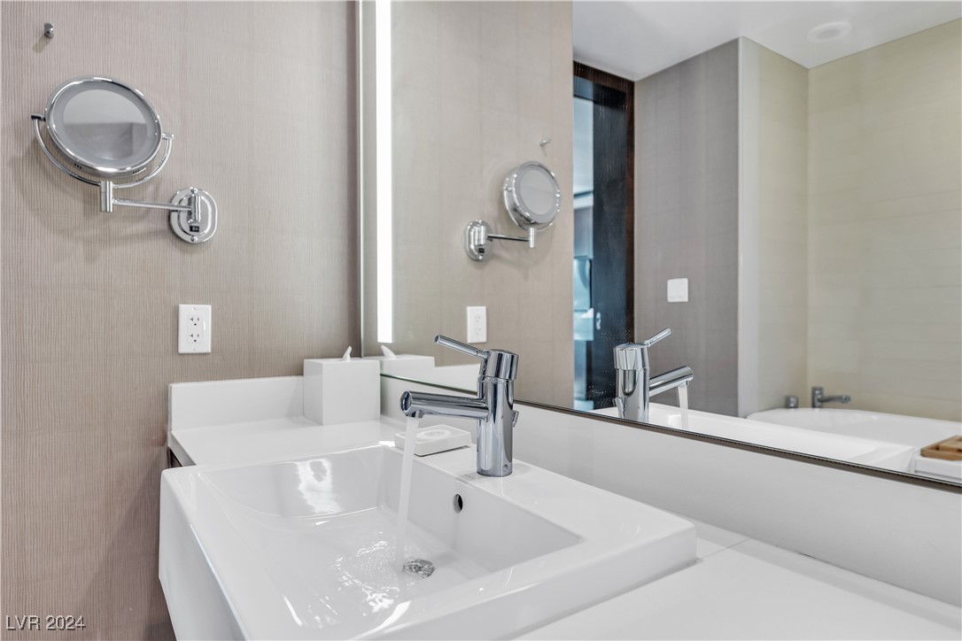 2600 West Harmon Avenue 7003