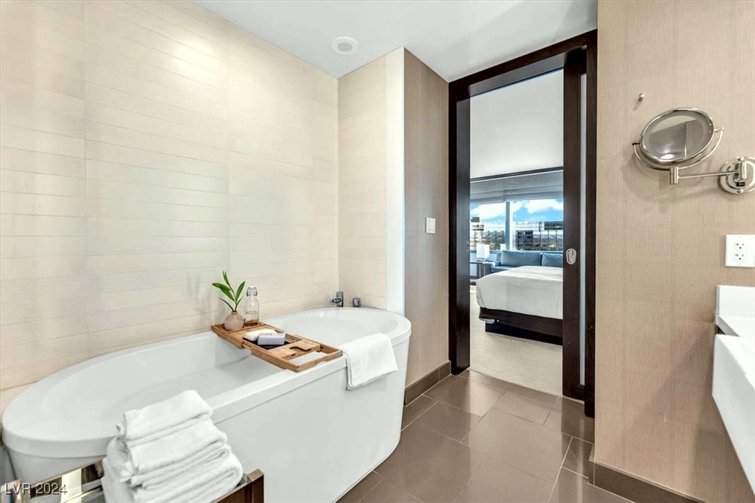 2600 West Harmon Avenue 7003