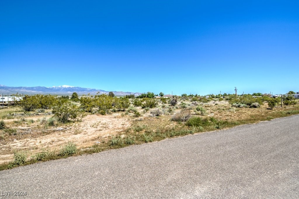 1841 North Lola Lane
