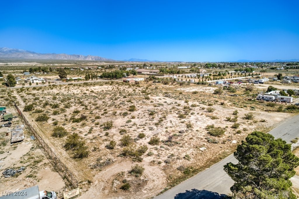 1841 North Lola Lane