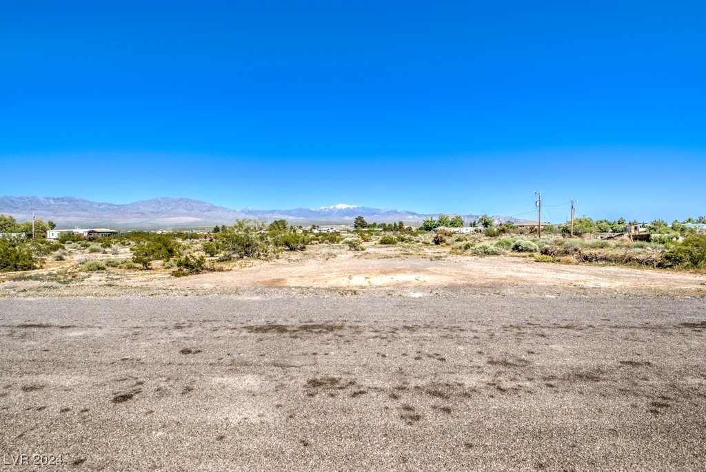 1841 North Lola Lane