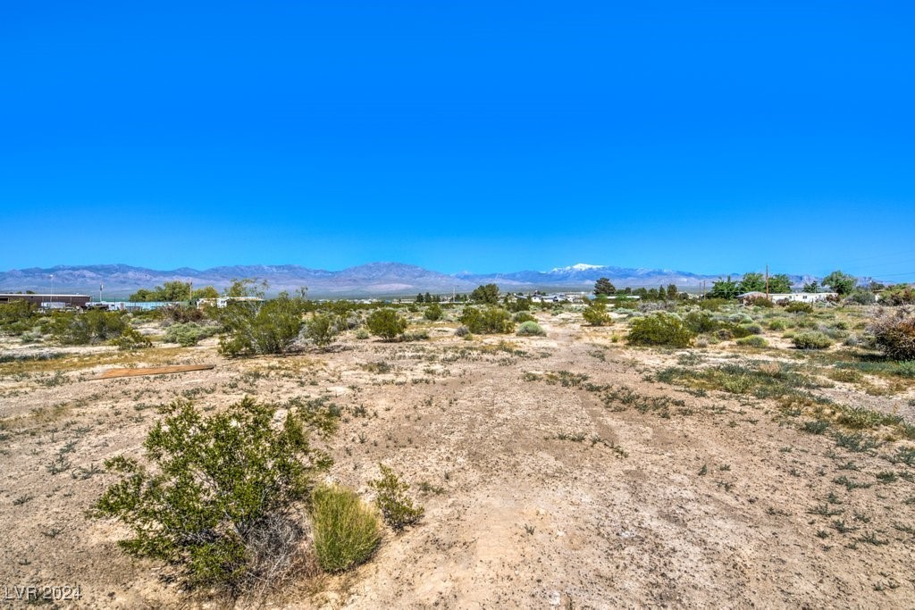 1841 North Lola Lane