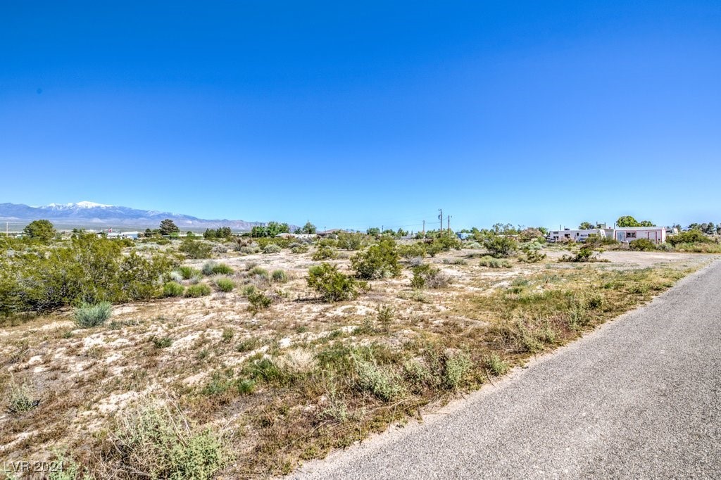 1841 North Lola Lane