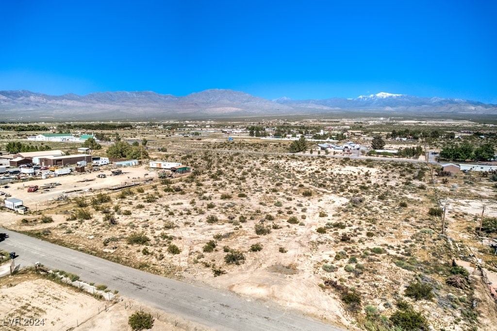 1841 North Lola Lane