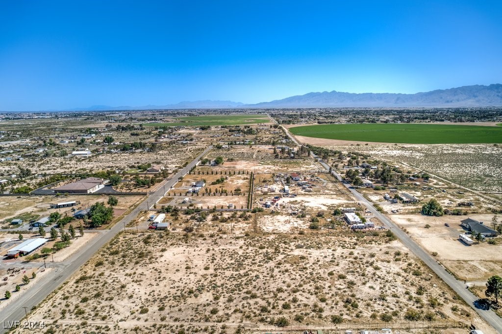 1841 North Lola Lane