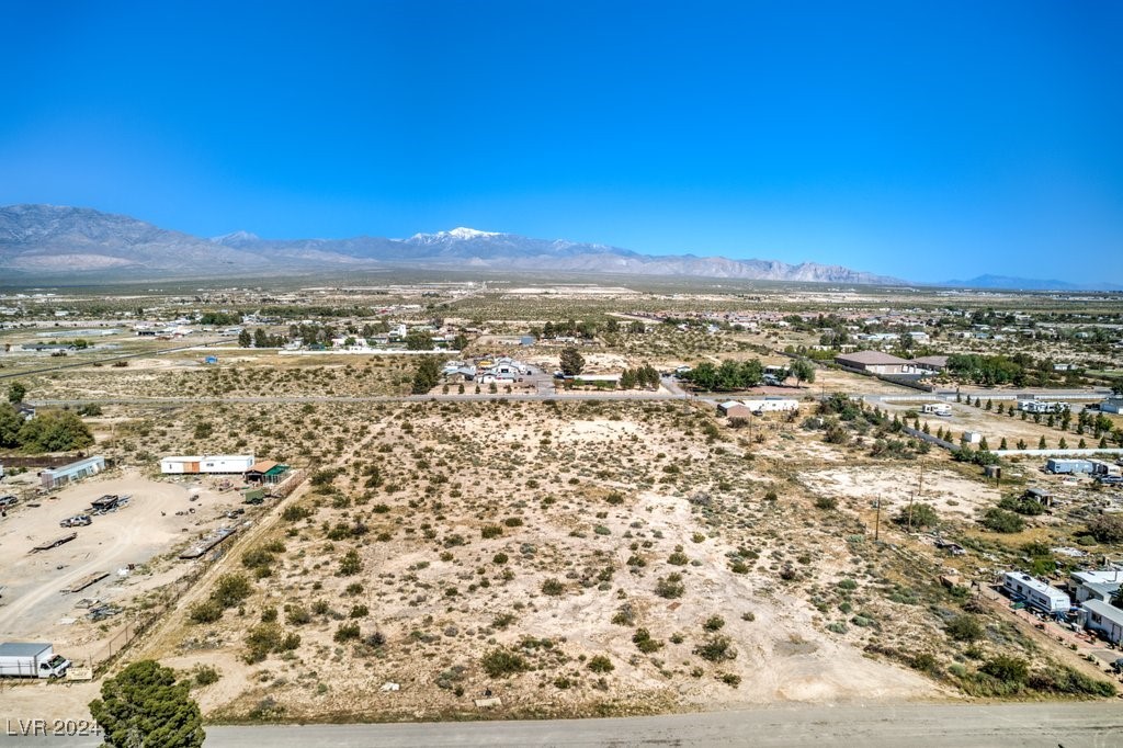 1841 North Lola Lane