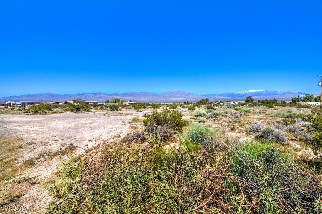 1841 North Lola Lane