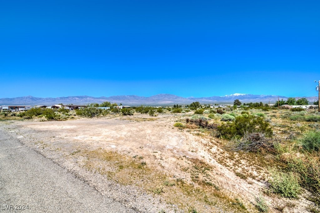 1841 North Lola Lane
