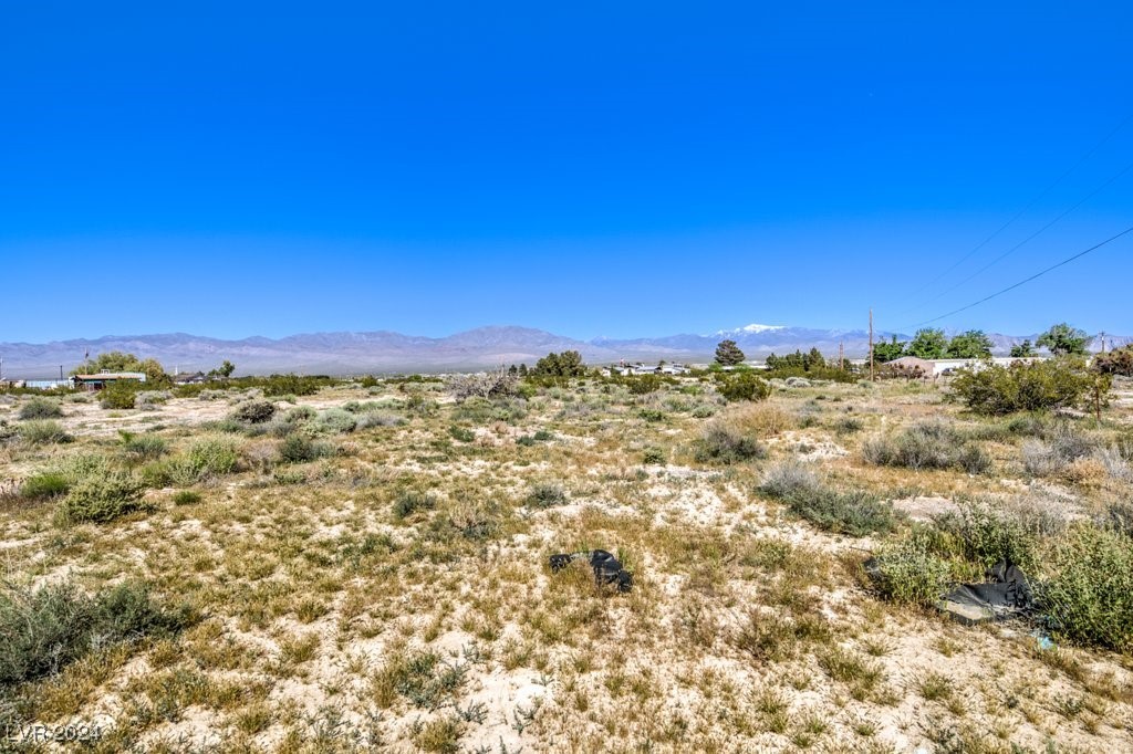 1841 North Lola Lane