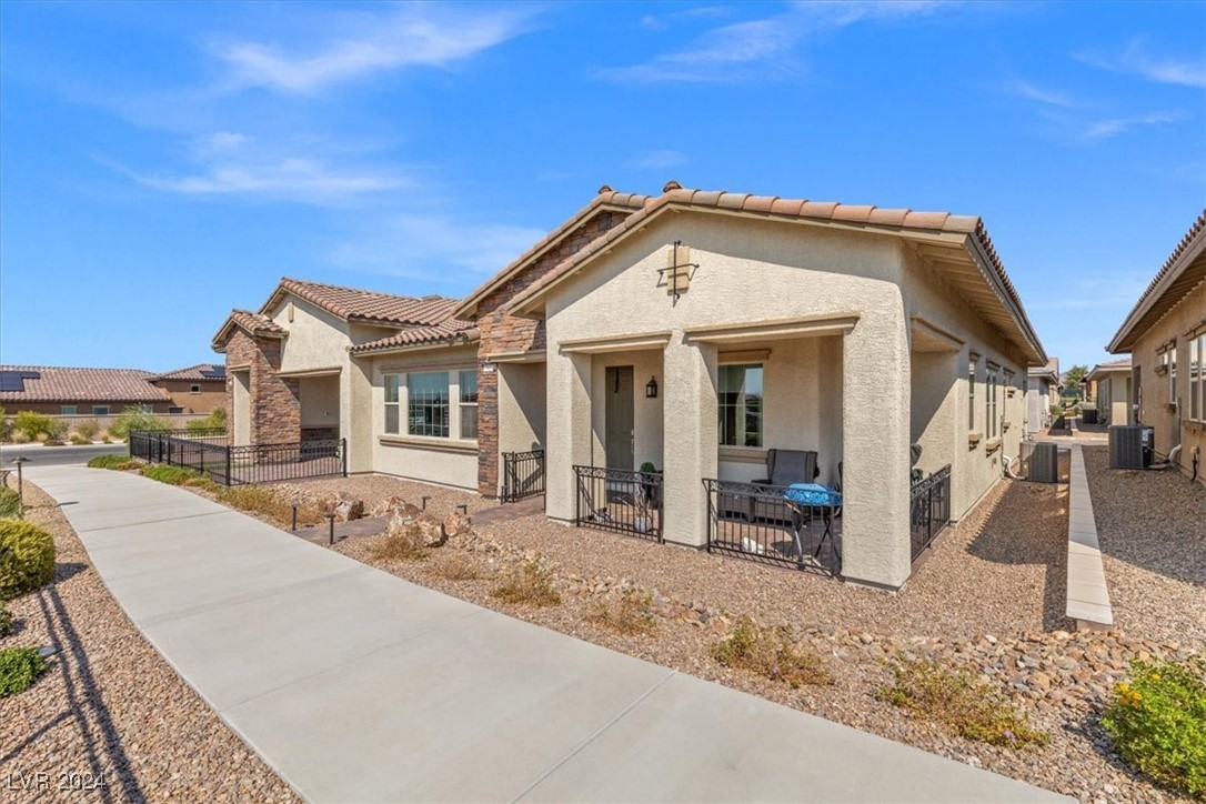 742 Purple Knoll Walk