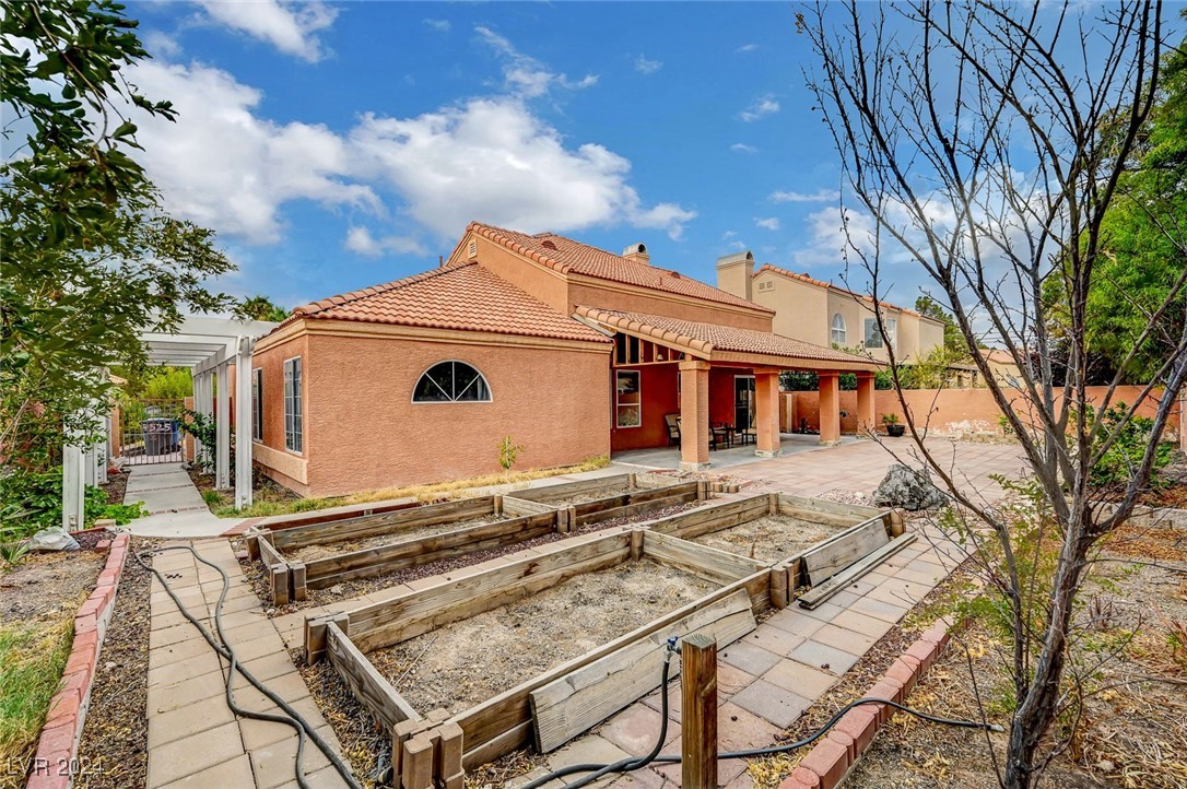 7525 Rosegrass Way