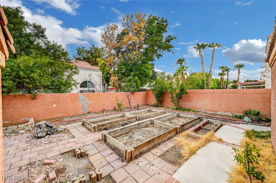 7525 Rosegrass Way
