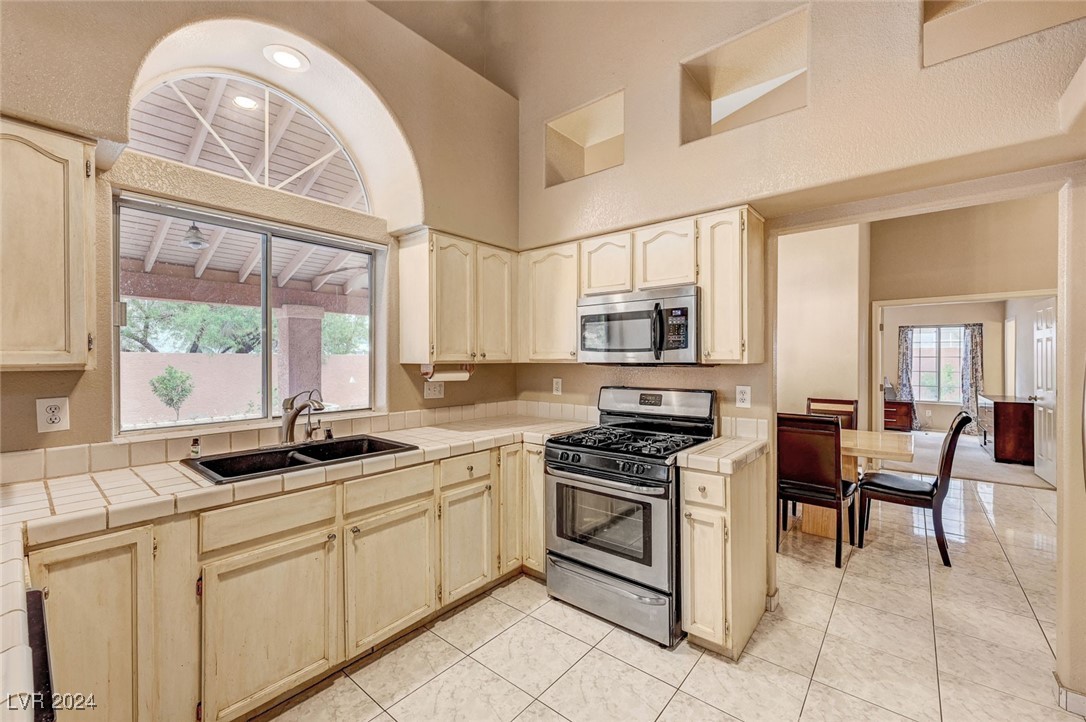 7525 Rosegrass Way
