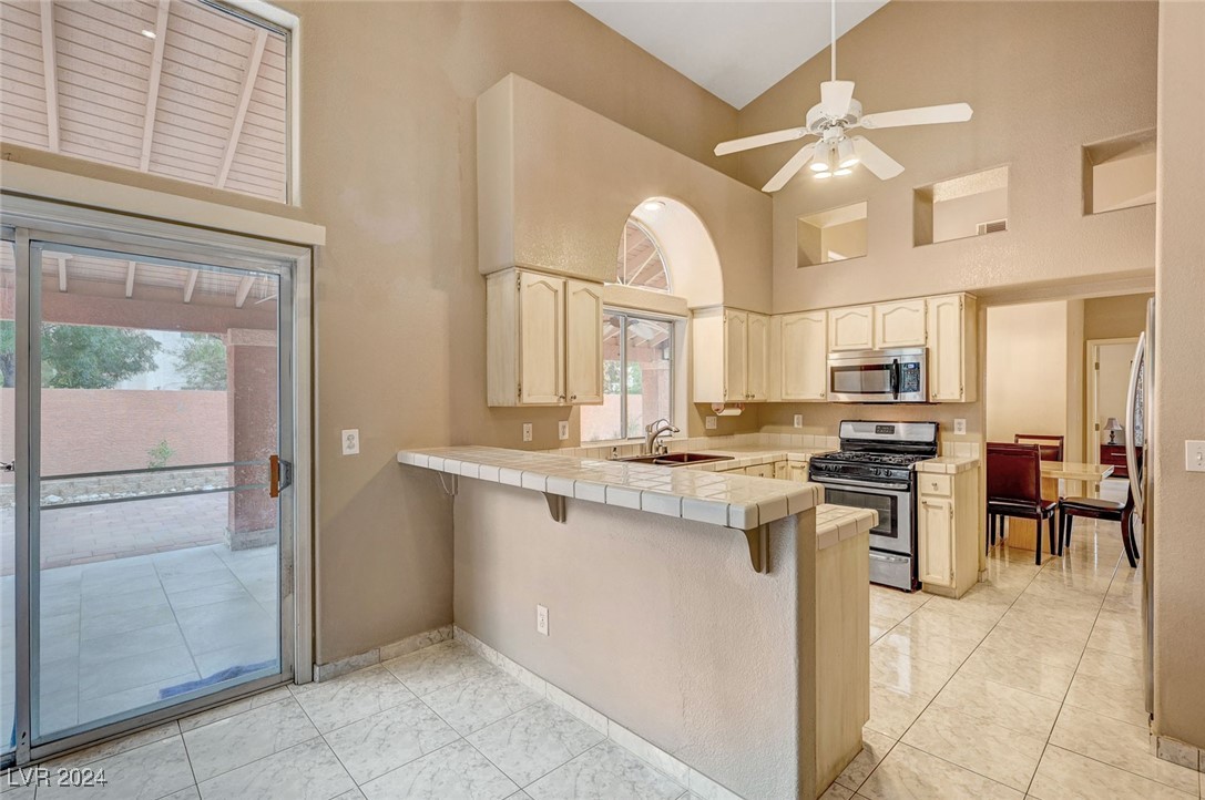 7525 Rosegrass Way
