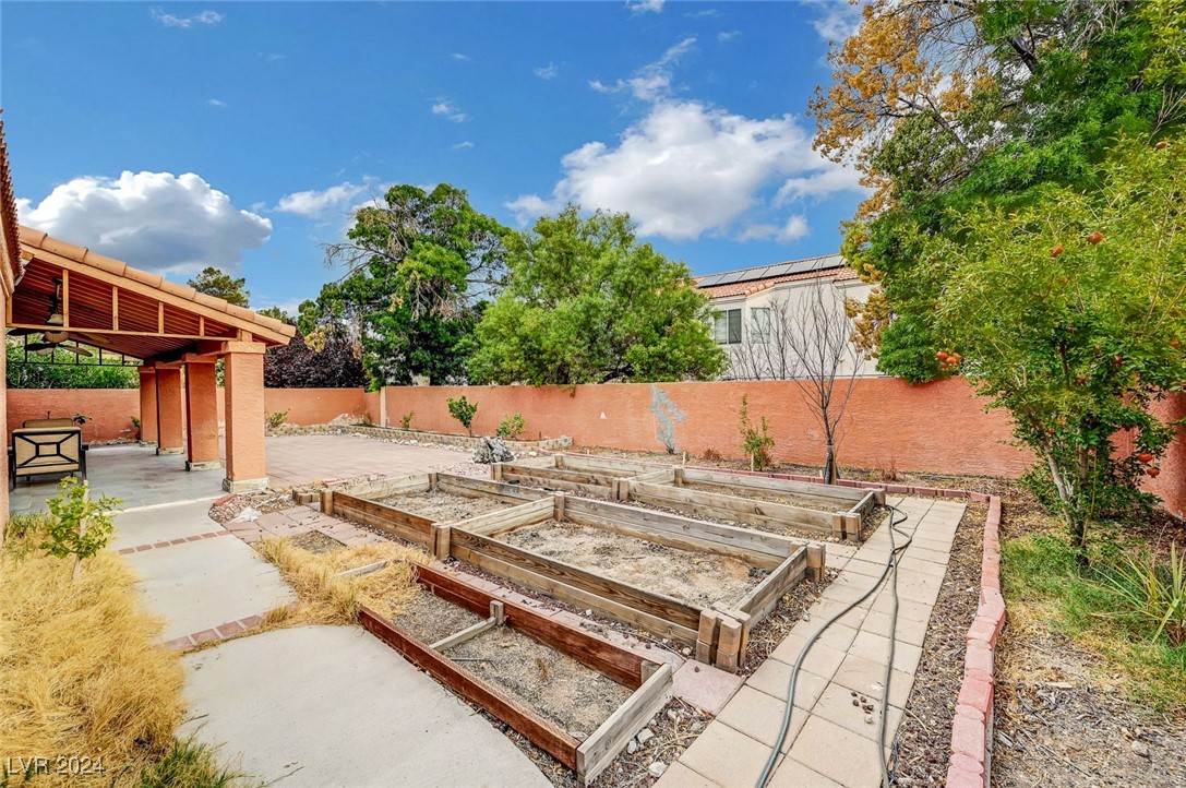 7525 Rosegrass Way