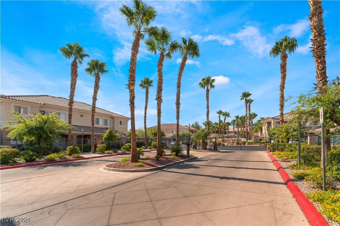 10525 Pine Glen Avenue 202