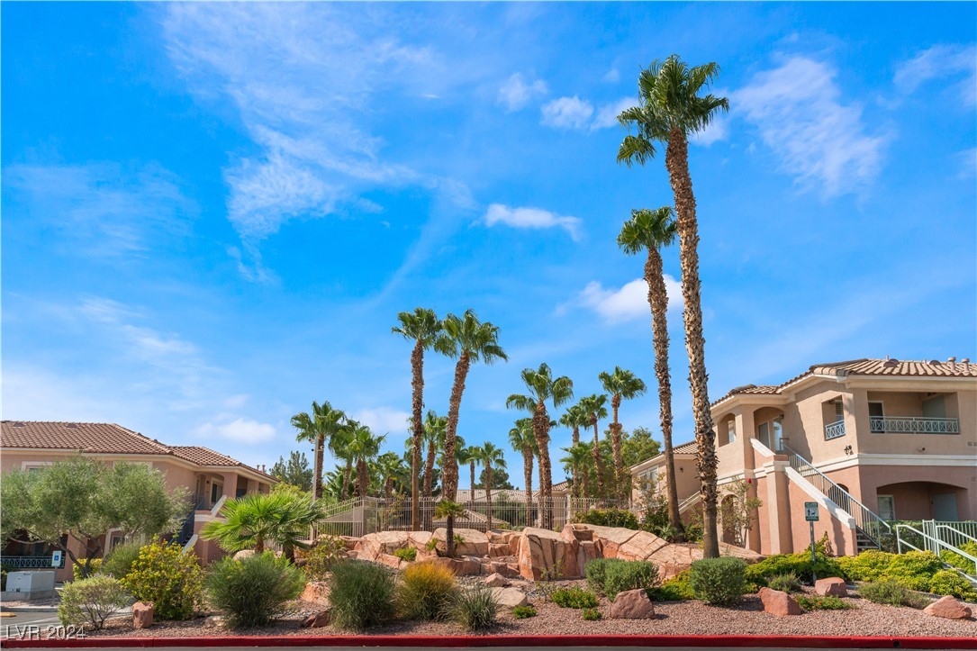 10525 Pine Glen Avenue 202