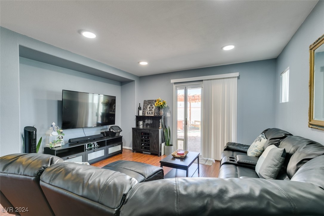 1878 Quartz Landing Avenue