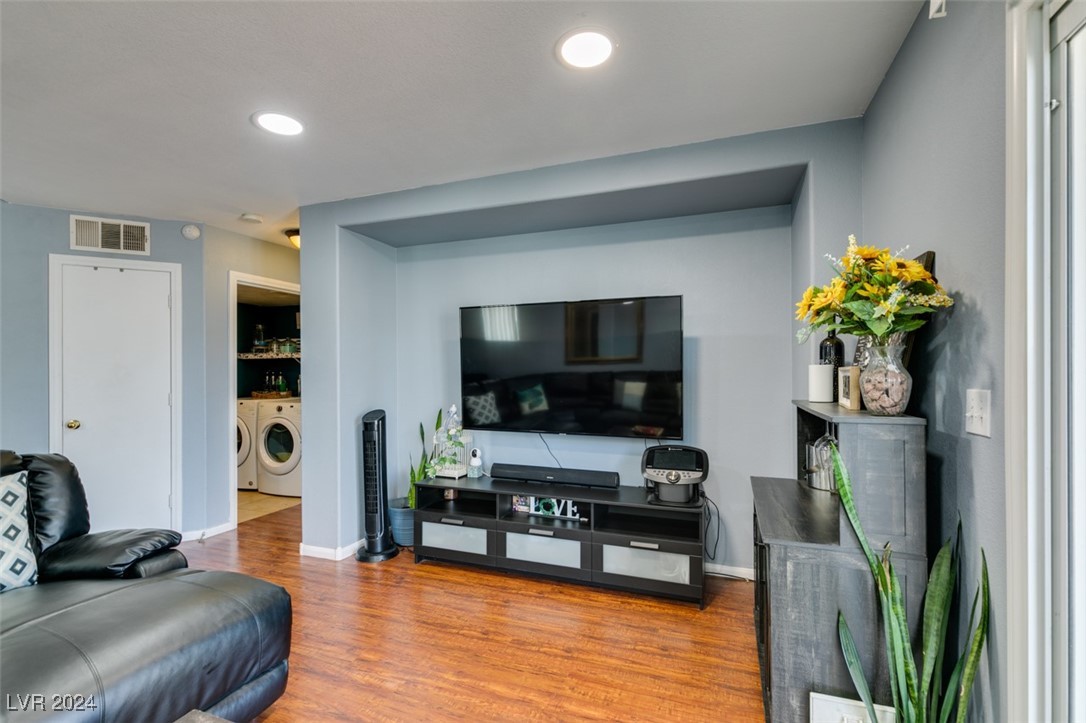 1878 Quartz Landing Avenue