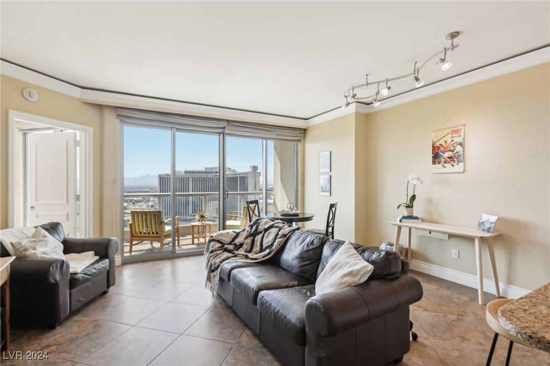 322 Karen Avenue 2604