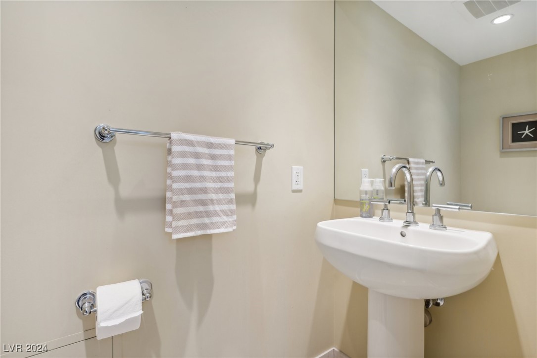 322 Karen Avenue 2604