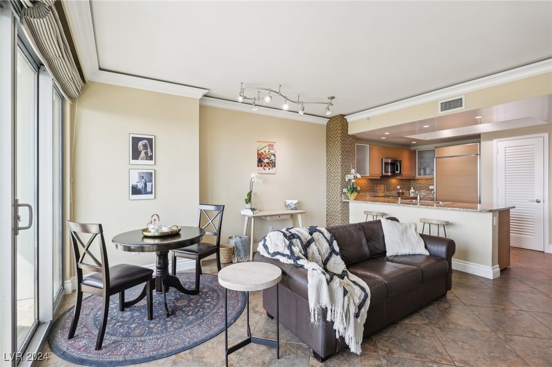 322 Karen Avenue 2604