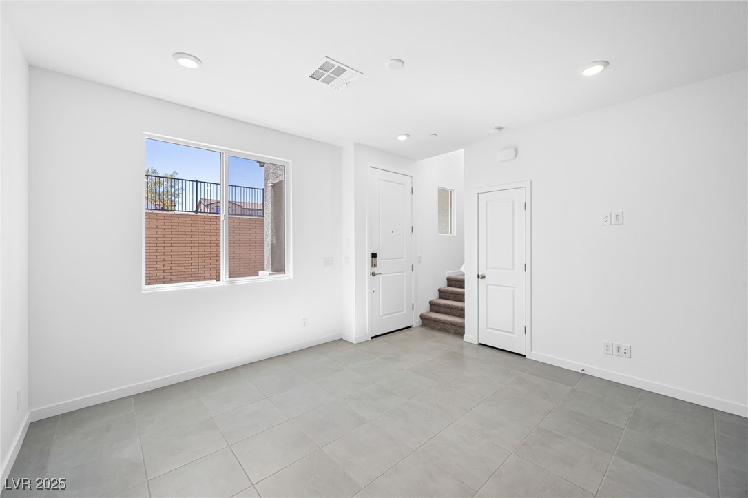 196 Freeport View Place