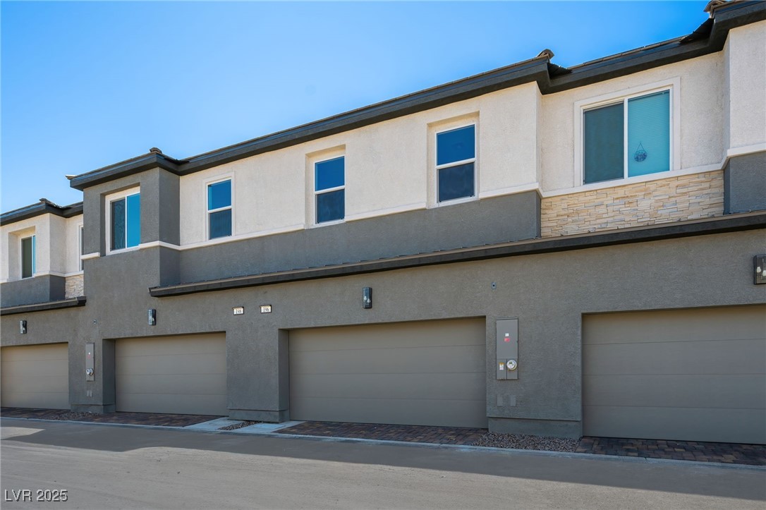 196 Freeport View Place
